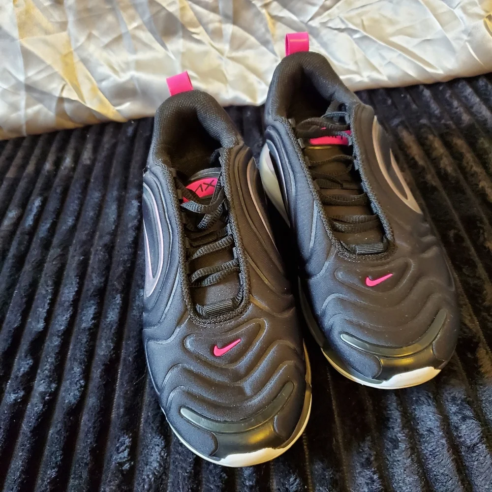 NIKE AIR MAX 720‎